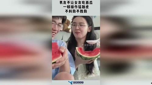 吃瓜女生和男生,揭秘校园里的甜蜜瓜田