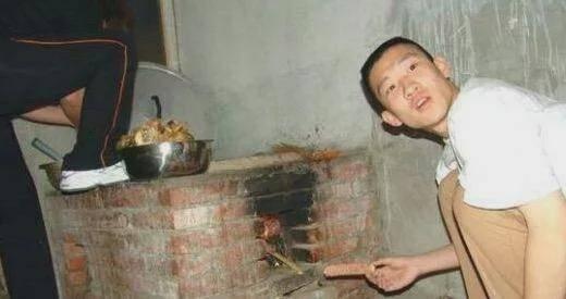 邵阳广场吃瓜事件始末视频